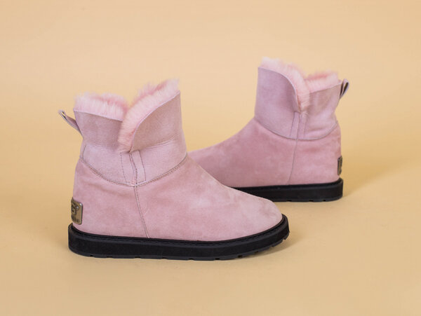 Зимние замшевые розовые угги для девочки Зимние замшевые розовые угги для девочки