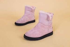 Зимние замшевые розовые угги для девочки Зимние замшевые розовые угги для девочки