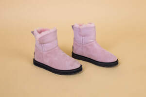 Зимние замшевые розовые угги для девочки Зимние замшевые розовые угги для девочки