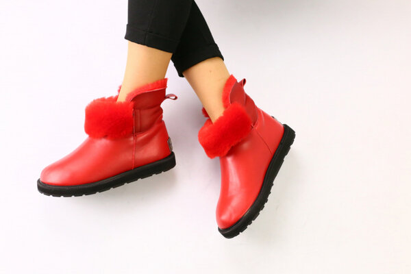 Зимние красные кожаные угги для девочки Зимние красные кожаные угги для девочки
