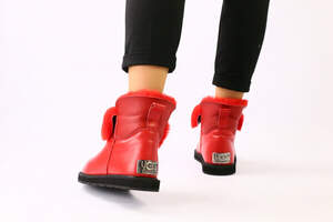 Зимние красные кожаные угги для девочки Зимние красные кожаные угги для девочки