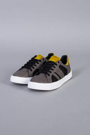 Кеды мужские из нубука серые с желтыми замшевыми вставками