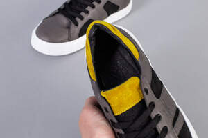 Кеды мужские из нубука серые с желтыми замшевыми вставками