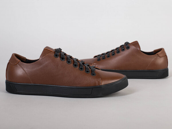 Кеды мужские кожаные коричневые на черной подошве Кеды мужские кожаные коричневые на черной подошве