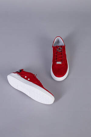 Кроссовки мужские из нубука красного цвета с кожаными вставками Кроссовки мужские из нубука красного цвета с кожаными вставками