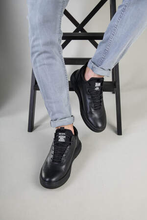 Кроссовки мужские кожаные черного цвета