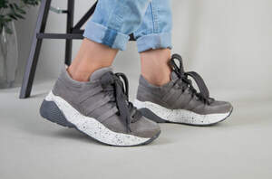 Кроссовки на девочку замшевые серого цвета Кроссовки на девочку замшевые серого цвета