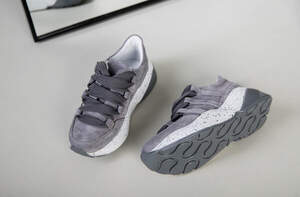 Кроссовки на девочку замшевые серого цвета Кроссовки на девочку замшевые серого цвета