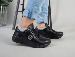 Кроссовки на девочку кожаные черного цвета Кроссовки на девочку кожаные черного цвета