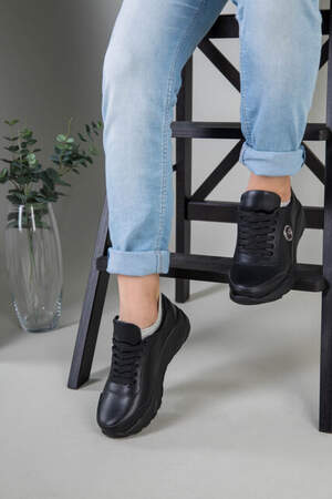 Кроссовки на девочку кожаные черного цвета Кроссовки на девочку кожаные черного цвета