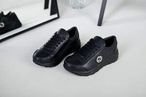 Кроссовки на девочку кожаные черного цвета Кроссовки на девочку кожаные черного цвета