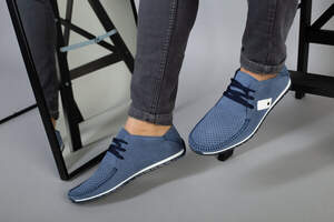 Мокасины мужские из нубука голубого цвета с белыми вставками, перфорация Мокасины мужские из нубука голубого цвета с белыми вставками, перфорация