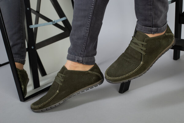 Мокасины мужские из нубука зеленого цвета, перфорация Мокасины мужские из нубука зеленого цвета, перфорация