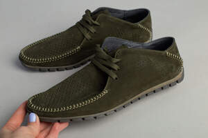 Мокасины мужские из нубука зеленого цвета, перфорация Мокасины мужские из нубука зеленого цвета, перфорация