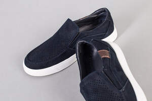 Мокасины мужские из нубука синего цвета с перфорацией Мокасины мужские из нубука синего цвета с перфорацией