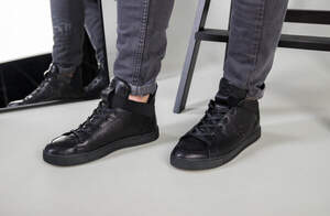 Мужские черные кожаные кроссовки на байке Мужские черные кожаные кроссовки на байке