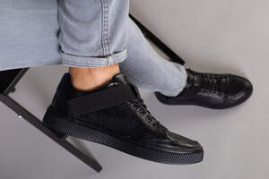 Мужские черные кожаные кроссовки с перфорацией Мужские черные кожаные кроссовки с перфорацией