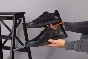 Мужские черные кожаные кроссовки с перфорацией Мужские черные кожаные кроссовки с перфорацией