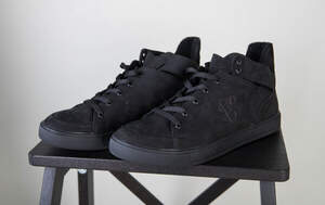 Мужские черные кроссовки из нубука, на байке, 40 Мужские черные кроссовки из нубука, на байке, 40