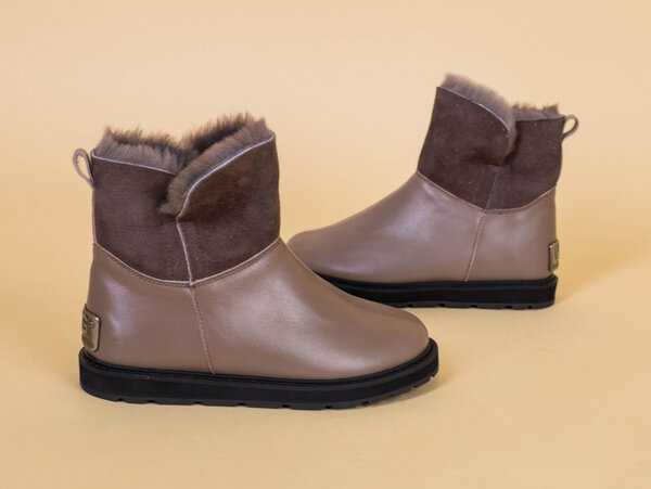 Угги детские кожаные темно-бежевого цвета Угги детские кожаные темно-бежевого цвета