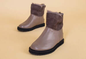 Угги детские кожаные темно-бежевого цвета Угги детские кожаные темно-бежевого цвета