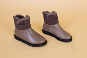 Угги детские кожаные темно-бежевого цвета Угги детские кожаные темно-бежевого цвета