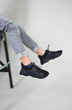 Черные кожаные кроссовки с вставками сетки для мальчика Черные кожаные кроссовки с вставками сетки для мальчика