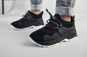 Черные кожаные кроссовки с вставками сетки для мальчика Черные кожаные кроссовки с вставками сетки для мальчика