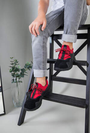 Черные кроссовки для мальчика с кожи и замши с вставкой красного текстиля Черные кроссовки для мальчика с кожи и замши с вставкой красного текстиля