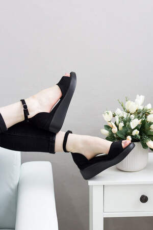 Женские босоножки Fashion Abdul 2727 39 размер 25 см Черный Женские босоножки Fashion Abdul 2727 39 размер 25 см Черный