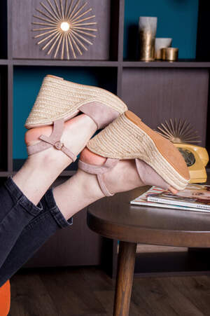 Женские босоножки Fashion Abendigo 2829 37 размер 24 см Бежевый Женские босоножки Fashion Abendigo 2829 37 размер 24 см Бежевый