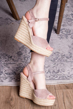 Женские босоножки Fashion Abendigo 2829 37 размер 24 см Бежевый Женские босоножки Fashion Abendigo 2829 37 размер 24 см Бежевый