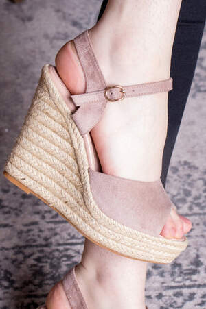 Женские босоножки Fashion Abendigo 2829 37 размер 24 см Бежевый Женские босоножки Fashion Abendigo 2829 37 размер 24 см Бежевый