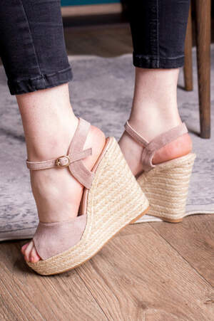 Женские босоножки Fashion Abendigo 2829 37 размер 24 см Бежевый Женские босоножки Fashion Abendigo 2829 37 размер 24 см Бежевый