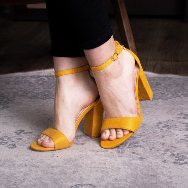 Женские босоножки Fashion Cori 2861 36 размер 23,5 см Желтый Женские босоножки Fashion Cori 2861 36 размер 23,5 см Желтый