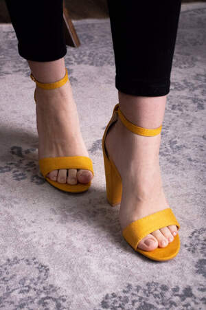 Женские босоножки Fashion Cori 2861 36 размер 23,5 см Желтый Женские босоножки Fashion Cori 2861 36 размер 23,5 см Желтый