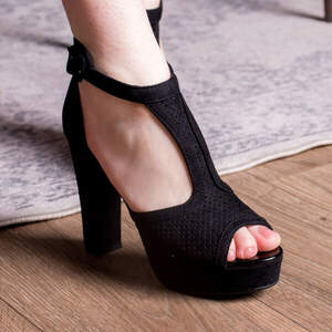 Женские босоножки Fashion Idi 2836 36 размер 23,5 см Черный Женские босоножки Fashion Idi 2836 36 размер 23,5 см Черный