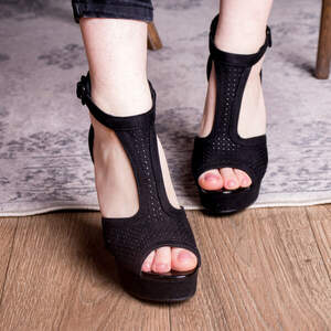 Женские босоножки Fashion Idi 2836 36 размер 23,5 см Черный Женские босоножки Fashion Idi 2836 36 размер 23,5 см Черный