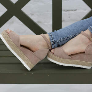 Женские босоножки Fashion Macky 2784 38 размер 24,5 см Бежевый Женские босоножки Fashion Macky 2784 38 размер 24,5 см Бежевый