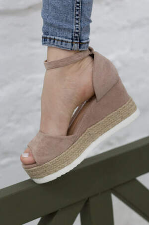 Женские босоножки Fashion Macky 2784 38 размер 24,5 см Бежевый Женские босоножки Fashion Macky 2784 38 размер 24,5 см Бежевый