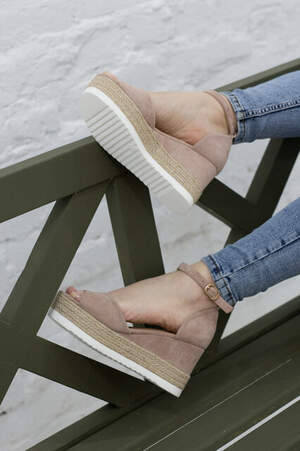 Женские босоножки Fashion Macky 2784 38 размер 24,5 см Бежевый Женские босоножки Fashion Macky 2784 38 размер 24,5 см Бежевый