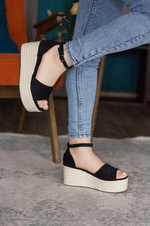 Женские босоножки Fashion Wackywoo 2824 38 размер 24,5 см Черный Женские босоножки Fashion Wackywoo 2824 38 размер 24,5 см Черный