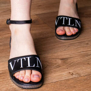 Женские босоножки Fashion Yandy 1834 36 размер 23,5 см Черный Женские босоножки Fashion Yandy 1834 36 размер 23,5 см Черный