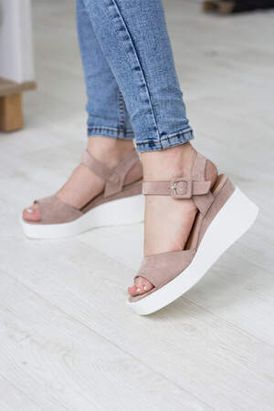 Женские босоножки Fashion Yicky 2728 37 размер 24 см Бежевый Женские босоножки Fashion Yicky 2728 37 размер 24 см Бежевый