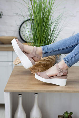 Женские босоножки Fashion Yicky 2728 37 размер 24 см Бежевый Женские босоножки Fashion Yicky 2728 37 размер 24 см Бежевый