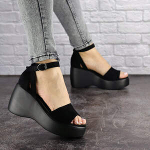 Женские босоножки на танкетке Fashion Anna 1628 38 размер 24,5 см Черный Женские босоножки на танкетке Fashion Anna 1628 38 размер 24,5 см Черный