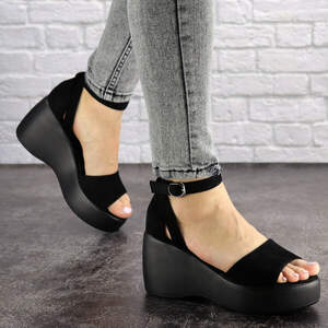 Женские босоножки на танкетке Fashion Anna 1628 38 размер 24,5 см Черный Женские босоножки на танкетке Fashion Anna 1628 38 размер 24,5 см Черный