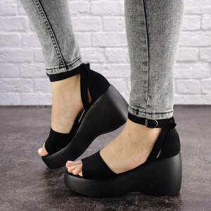 Женские босоножки на танкетке Fashion Anna 1628 38 размер 24,5 см Черный Женские босоножки на танкетке Fashion Anna 1628 38 размер 24,5 см Черный