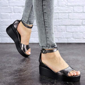 Женские босоножки на танкетке Fashion Reno 1734 39 размер 24,5 см Черный Женские босоножки на танкетке Fashion Reno 1734 39 размер 24,5 см Черный