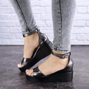 Женские босоножки на танкетке Fashion Reno 1734 39 размер 24,5 см Черный Женские босоножки на танкетке Fashion Reno 1734 39 размер 24,5 см Черный